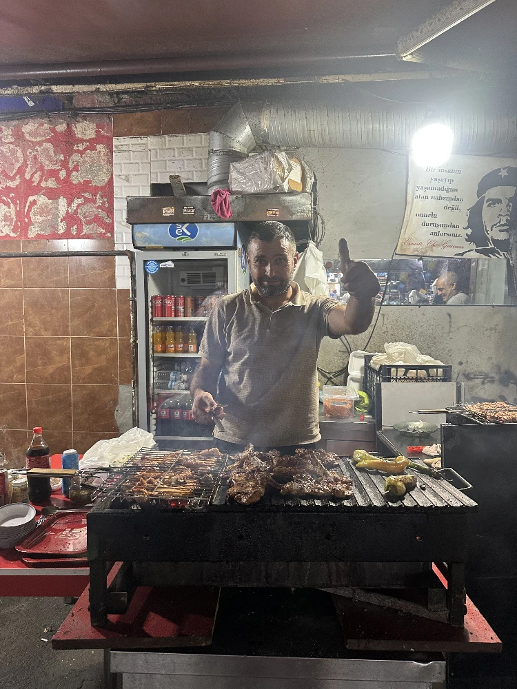 Chef at the grill with El Che